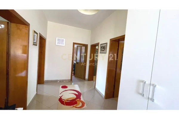 Shtepi ne shitje Shtepi Private ne Durres, 4+1, Mobilimi E mobiluar, Pagesa 295,000  Euro.