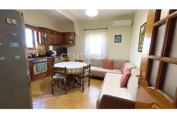 Shtepi ne shitje Shtepi Private ne Durres, 4+1, Mobilimi E mobiluar, Pagesa 295,000  Euro.