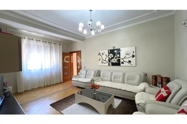 Shtepi ne shitje Shtepi Private ne Durres, 4+1, Mobilimi E mobiluar, Pagesa 295,000  Euro.
