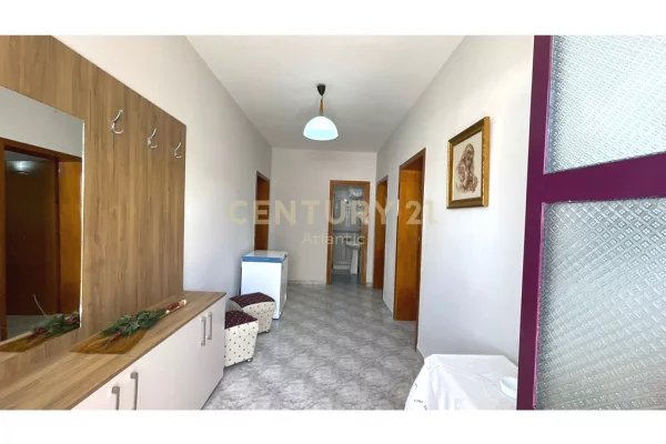 Shtepi ne shitje Shtepi Private ne Durres, 4+1, Mobilimi E mobiluar, Pagesa 295,000  Euro.