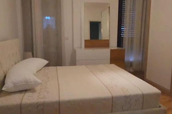 Shtepi me qera Apartament ne Tirane, 2+1, Mobilimi E mobiluar, Pagesa 1,500  Euro.