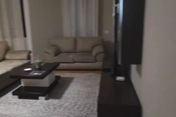 🏢 JEPET ME QERA: Apartament Luksoz 2+1 + 2 Poste Parkimi! Rruga Barrikadave