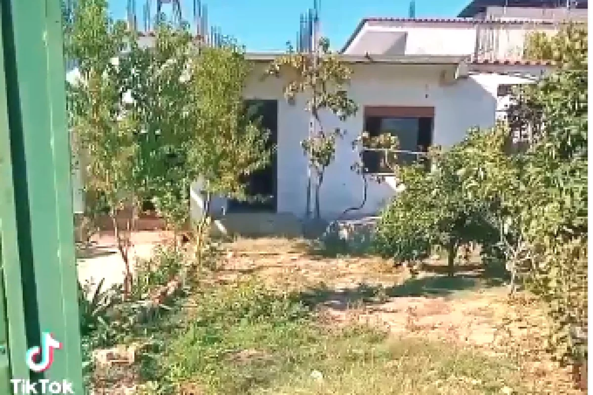 Shtepi ne shitje Shtepi Private ne Tirane, 2+1, Mobilimi Bosh, pa mobiluar, Pagesa 14,500,000  Leke.
