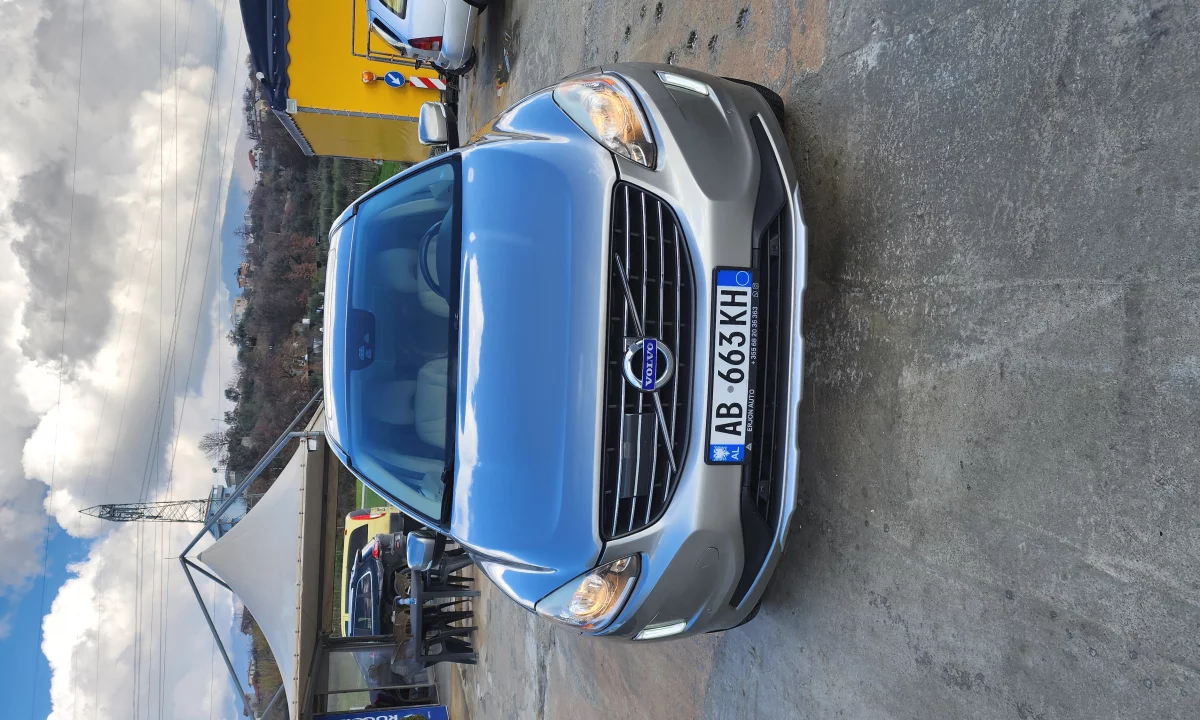 Auto in Vendita a Tirana, Volvo, 2015 Benzine,Kambio Automatik Pagamento 11,000  Euro.