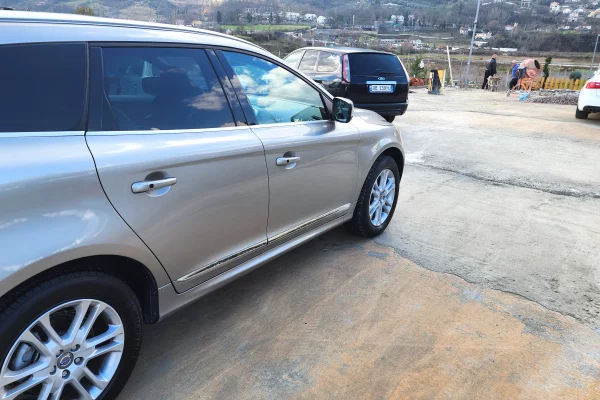 Auto in Vendita a Tirana, Volvo, 2015 Benzine,Kambio Automatik Pagamento 11,000  Euro.