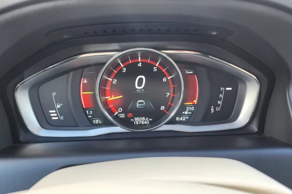 Auto in Vendita a Tirana, Volvo, 2015 Benzine,Kambio Automatik Pagamento 11,000  Euro.