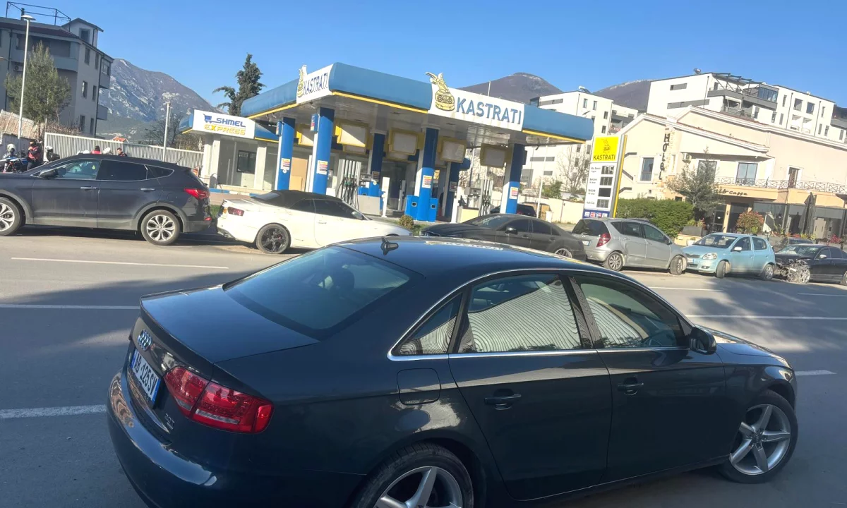 Auto in Vendita a Tirana, Audi, 2011 Benzine,Kambio Automatik Pagamento 6,500  Euro.