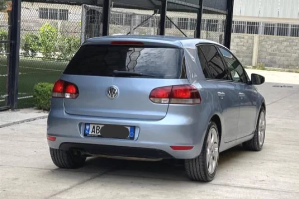 Auto in Vendita a Tirana - 6,500,000 Leke