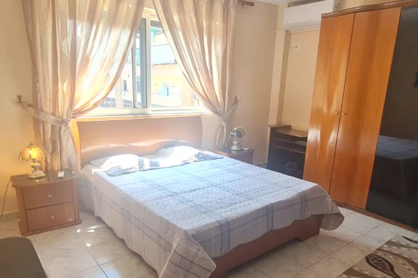 Shtepi me qera Apartament ne Tirane, 3+1, Mobilimi E mobiluar, Pagesa 50,000  Leke.