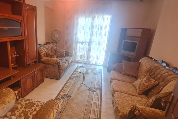 Shtepi me qera Apartament ne Tirane, 3+1, Mobilimi E mobiluar, Pagesa 50,000  Leke.