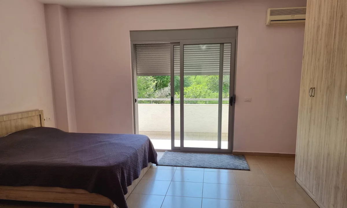 Appartamento in vendita a Tirana 3+1, SemiArredato