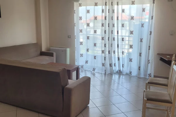 Shitet Apartament 1+1,Komuna e Parisit
