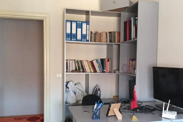 Shtepi me qera Apartament ne Tirane, 2+1, Mobilimi E mobiluar, Pagesa 700  Euro.