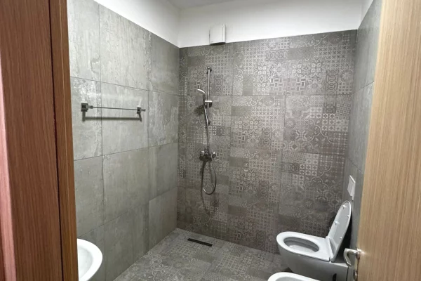 Shtepi me qera Apartament ne Tirane, 2+1, Mobilimi E mobiluar, Pagesa 750  Euro.