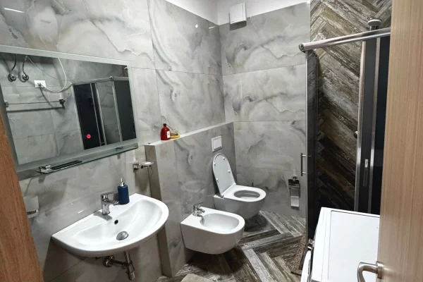 Shtepi me qera Apartament ne Tirane, 2+1, Mobilimi E mobiluar, Pagesa 750  Euro.