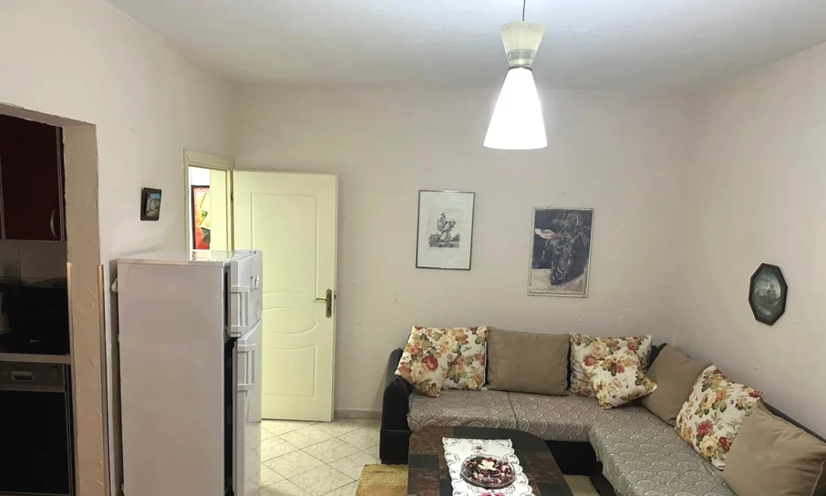 Shtepi me qera Apartament ne Tirane, 2+1, Mobilimi E mobiluar, Pagesa 50,000  Leke.