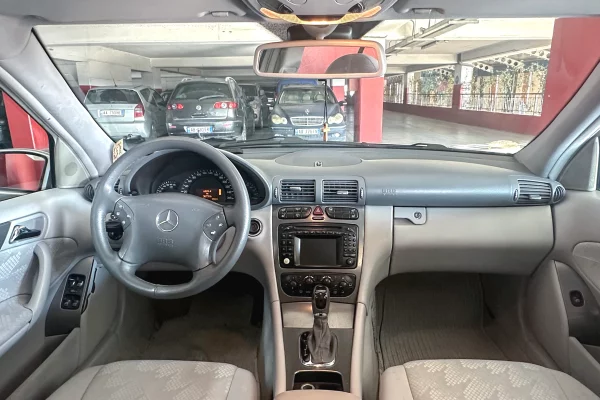 Auto in Vendita a Tirana, Mercedes-Benz, 2003 gasoline-gas,Kambio Automatik Pagamento 3,200  Euro.