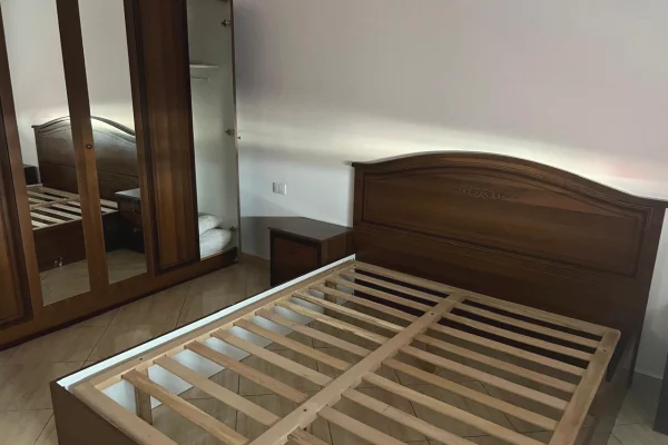 Shtepi me qera Apartament ne Tirane, 1+1, Mobilimi E mobiluar, Pagesa 45,000  Leke.