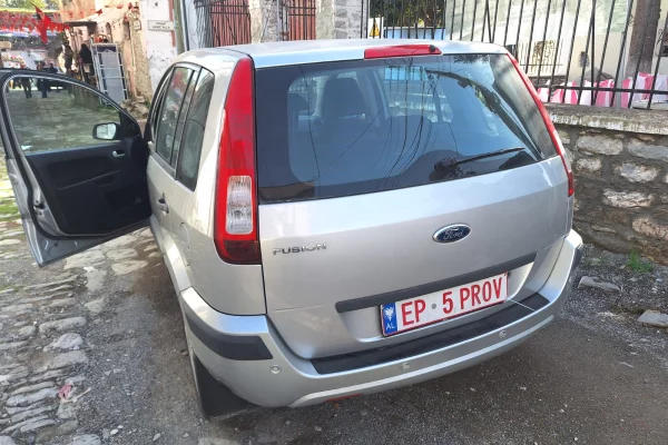 Auto in Vendita a Elbasan, Ford, 2009 gasoline-gas,Kambio Automatik Pagamento 4,300  Euro.