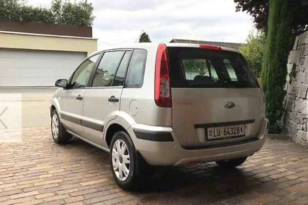 Auto in Vendita a Elbasan - 4,300 Euro