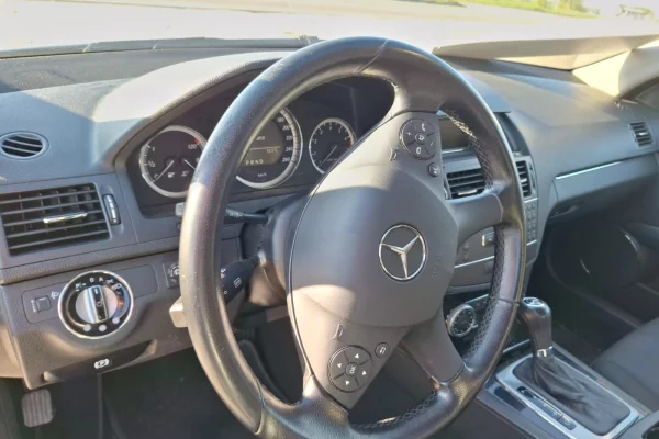 Makina ne shitje ne Elbasan, Mercedes-Benz, 2010 gasoline-gas,Kambio Automatik Pagesa 6,700  Leke.