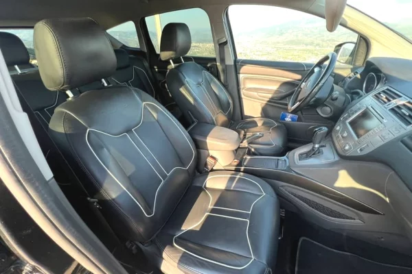 Auto in Vendita a Tirana, Ford, 2012 gasoline-gas,Kambio Automatik Pagamento 9,000  Euro.