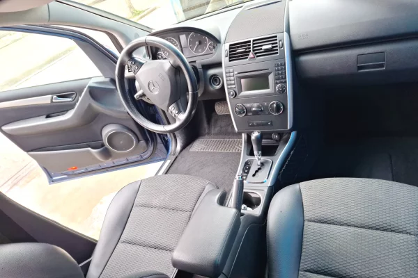 Auto in Vendita a Lushnja - 5,500 Euro