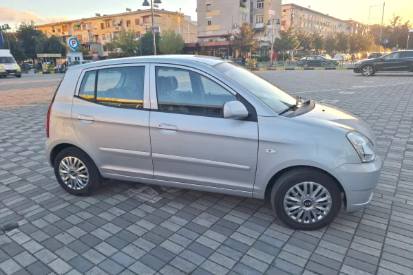 Auto in Vendita a Elbasan, KIA, 2007 Benzine,Kambio Automatik Pagamento 3,600  Euro.