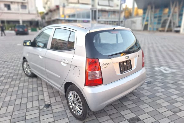 Auto in Vendita a Elbasan, KIA, 2007 Benzine,Kambio Automatik Pagamento 3,600  Euro.