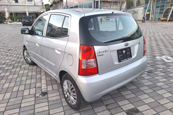 Auto in Vendita a Elbasan, KIA, 2007 Benzine,Kambio Automatik Pagamento 3,600  Euro.
