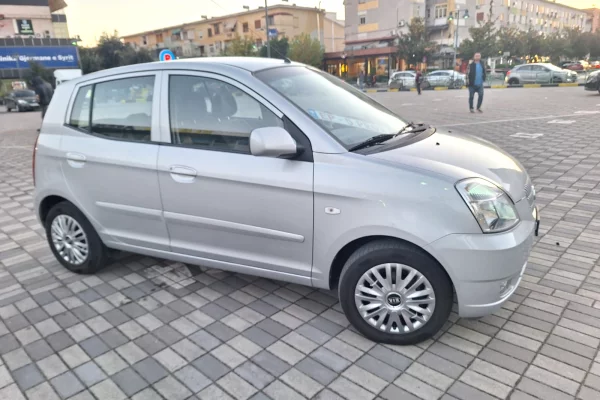 Auto in Vendita a Elbasan, KIA, 2007 Benzine,Kambio Automatik Pagamento 3,600  Euro.