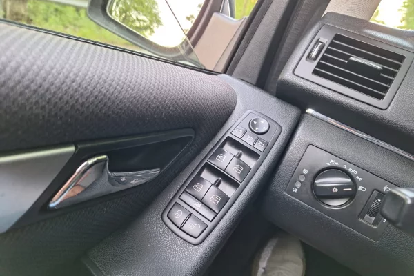 Auto in Vendita a Elbasan, Mercedes-Benz, 2010 gasoline-gas,Kambio Automatik Pagamento 5,200  Euro.