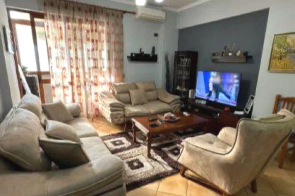 Shtepi me qera 3+1 ne Tirane - 700 Euro