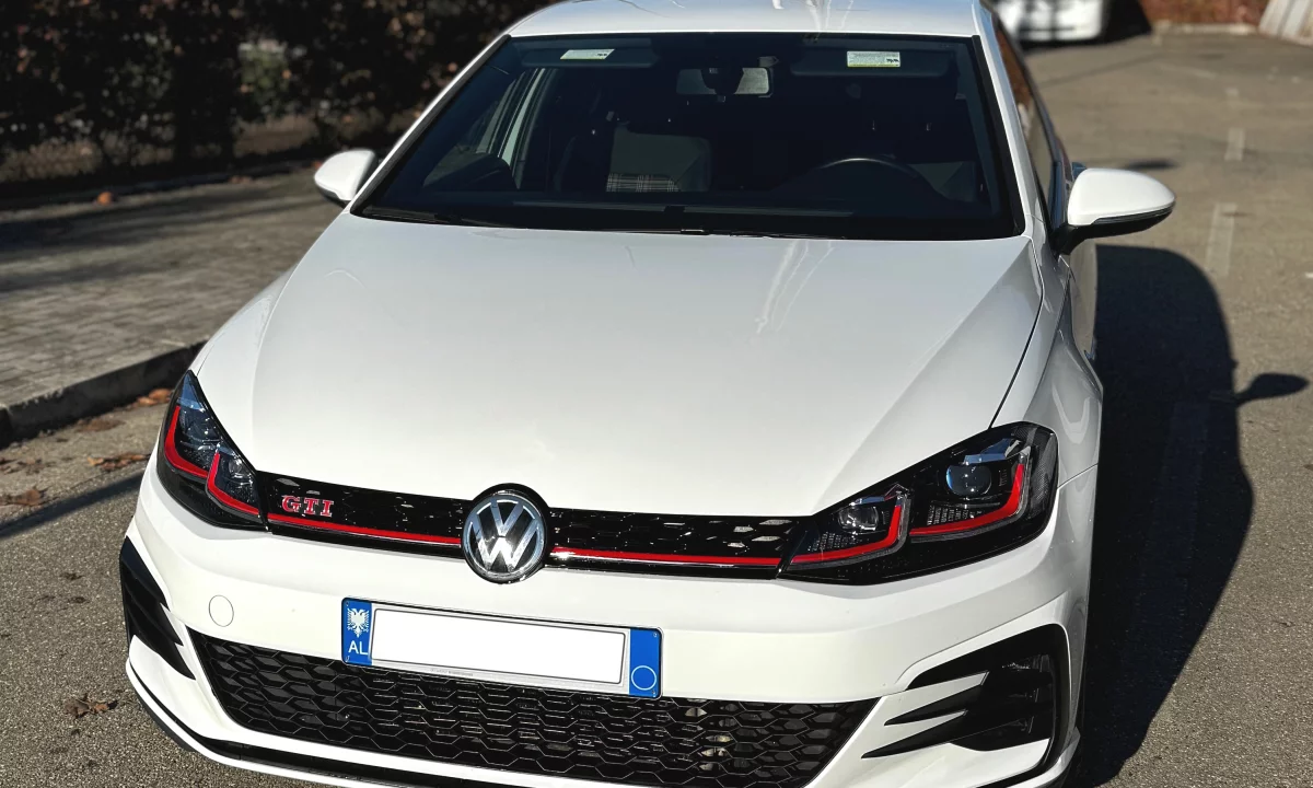 Makina ne shitje ne Tirane, Volkswagen, 2020 Benzine,Kambio Automatik Pagesa 22,000  Euro.