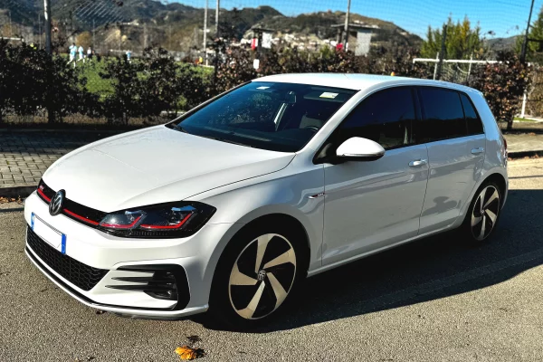 Makina ne shitje ne Tirane - 22,000 Euro