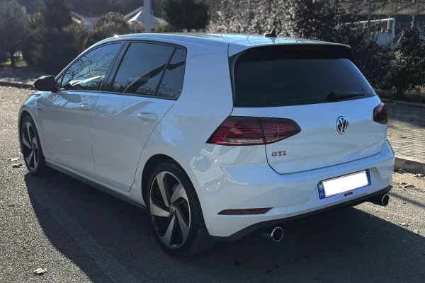 Makina ne shitje ne Tirane - 22,000 Euro