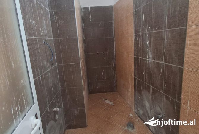 SHITET AMBIENT BIZNESI PRANE UJESJELLESIT, DURRES