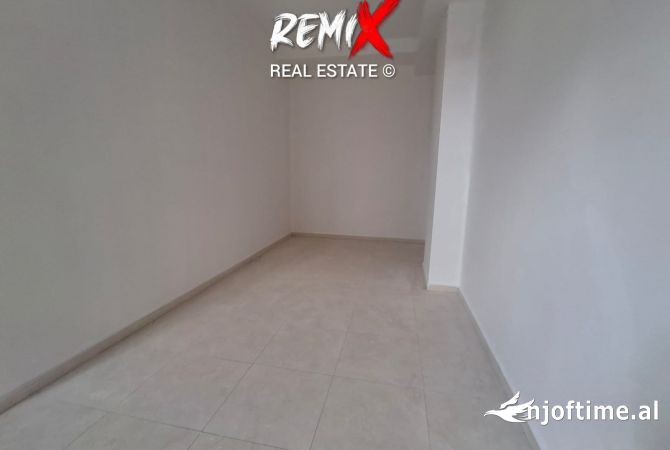 Ambiente Commerciale in Vendita 3+1 a Durazzo - 52,000 Euro