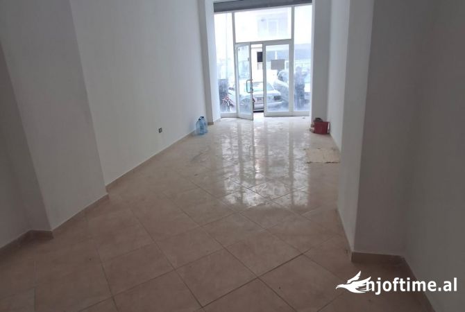 Ambiente Commerciale in Vendita 3+1 a Durazzo - 52,000 Euro