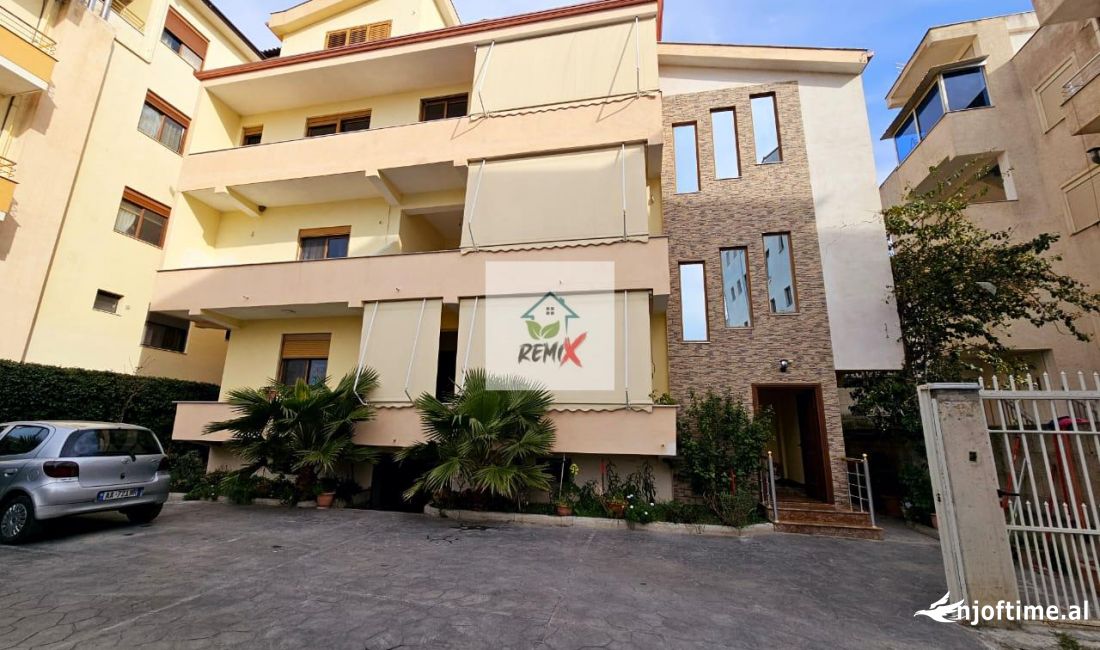 Shtepi ne shitje Shtepi Private ne Durres, 7+1, Mobilimi E mobiluar, Pagesa 400,000  Euro.