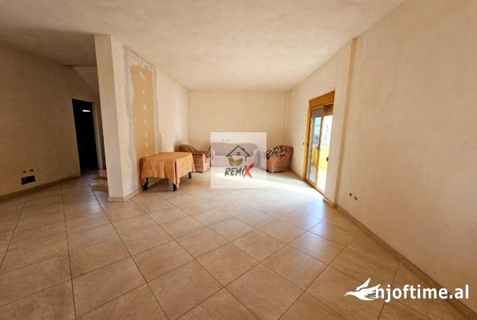 Shtepi ne shitje Shtepi Private ne Durres, 7+1, Mobilimi E mobiluar, Pagesa 400,000  Euro.