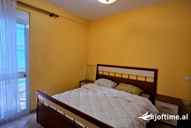 Shtepi ne shitje Apartament ne Durres, 2+1, Mobilimi E mobiluar, Pagesa 80,000  Euro.