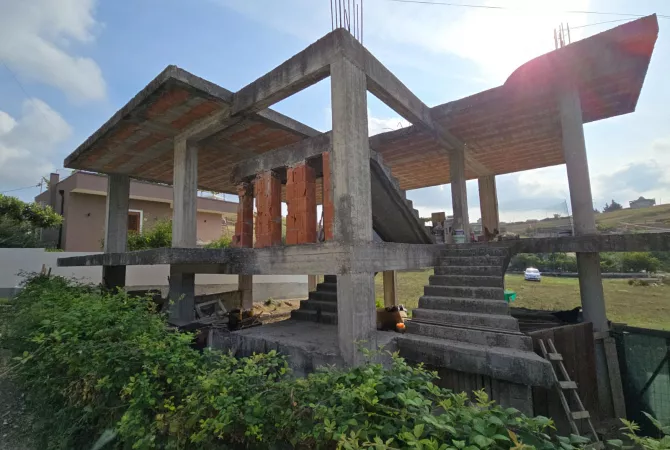 Shtepi ne shitje Duplex(shtepi me 2 kate) ne Durres, 4+1, Mobilimi E mobiluar, Pagesa 80,000  Euro.