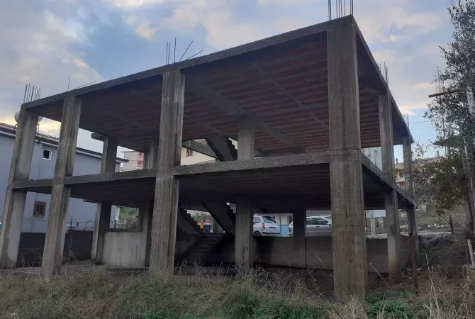 Shtepi ne shitje Duplex(shtepi me 2 kate) ne Durres, 4+1, Mobilimi E mobiluar, Pagesa 80,000  Euro.