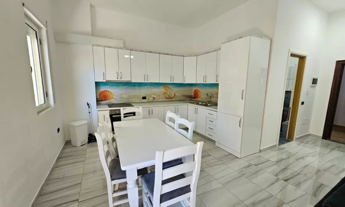 Shtepi ne shitje Apartament ne Durres, 2+1, Mobilimi E mobiluar, Pagesa 105,000  Euro.