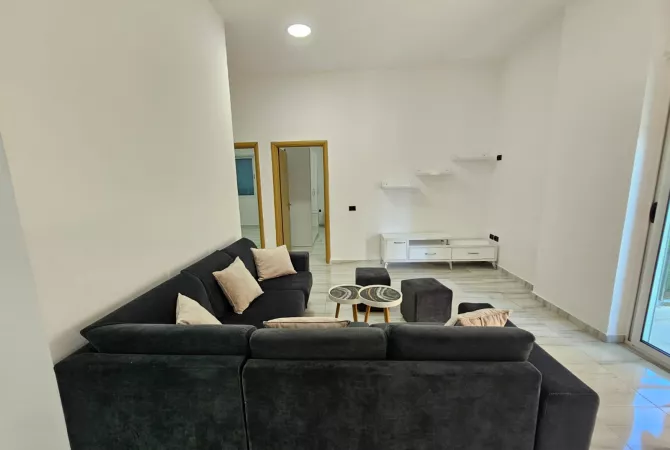 Shtepi ne shitje Apartament ne Durres, 2+1, Mobilimi E mobiluar, Pagesa 105,000  Euro.