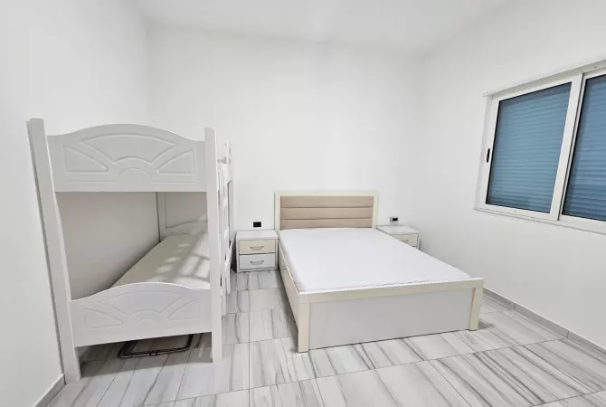 Shtepi ne shitje Apartament ne Durres, 2+1, Mobilimi E mobiluar, Pagesa 105,000  Euro.