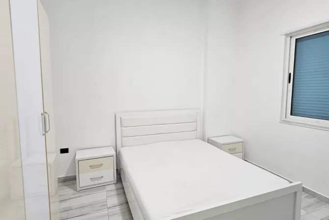 Shtepi ne shitje Apartament ne Durres, 2+1, Mobilimi E mobiluar, Pagesa 105,000  Euro.