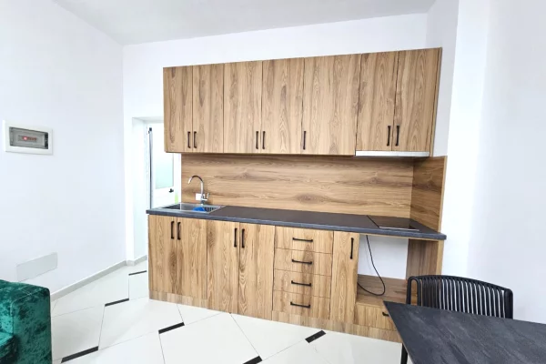 Shtepi ne shitje Apartament ne Durres, Garsoniere, Mobilimi E mobiluar, Pagesa 65,000  Euro.