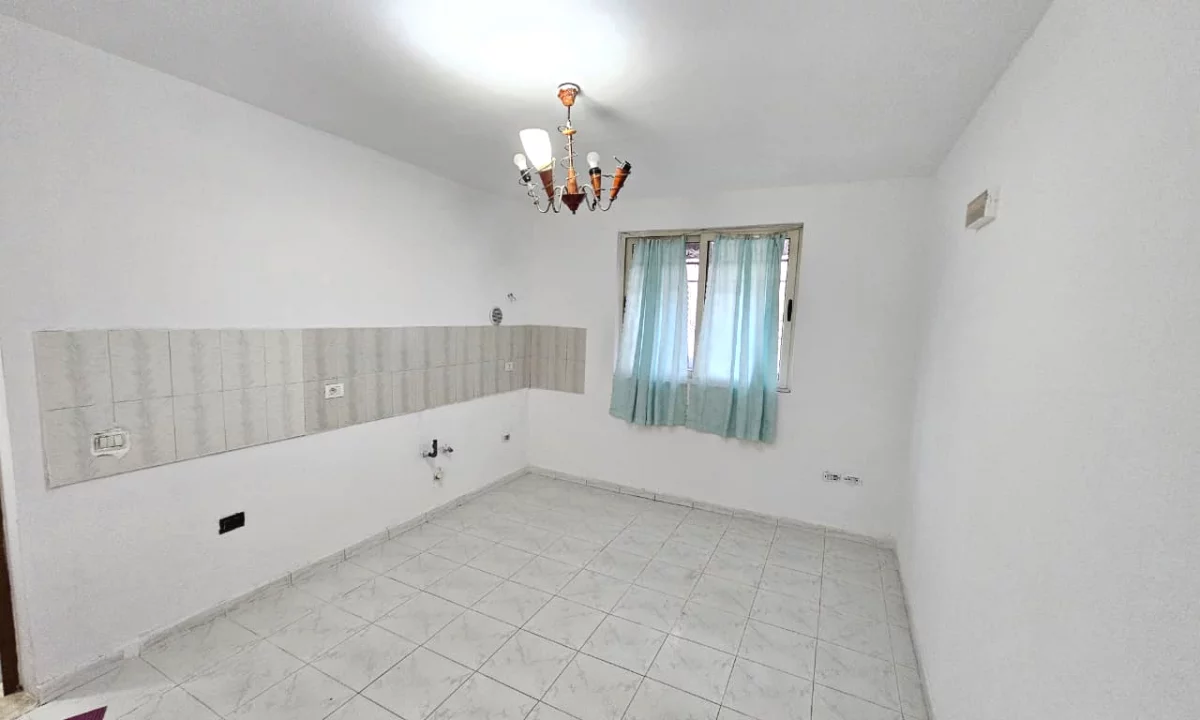 Appartamento in vendita a Durazzo 3+1, Vuoto